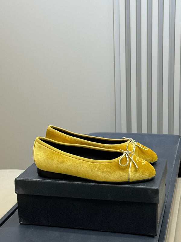 CC 26ss Ballet Flats Yellow Velvet 623154