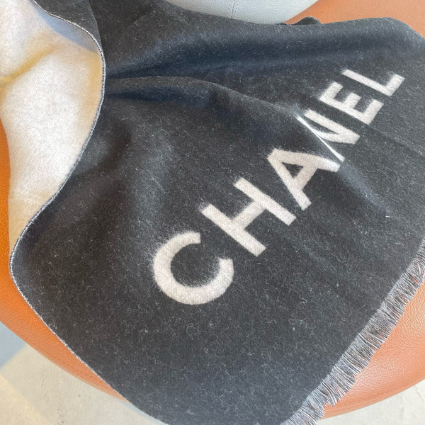 CC Large Double C Scarf 200cm Black White Cashmere 150400
