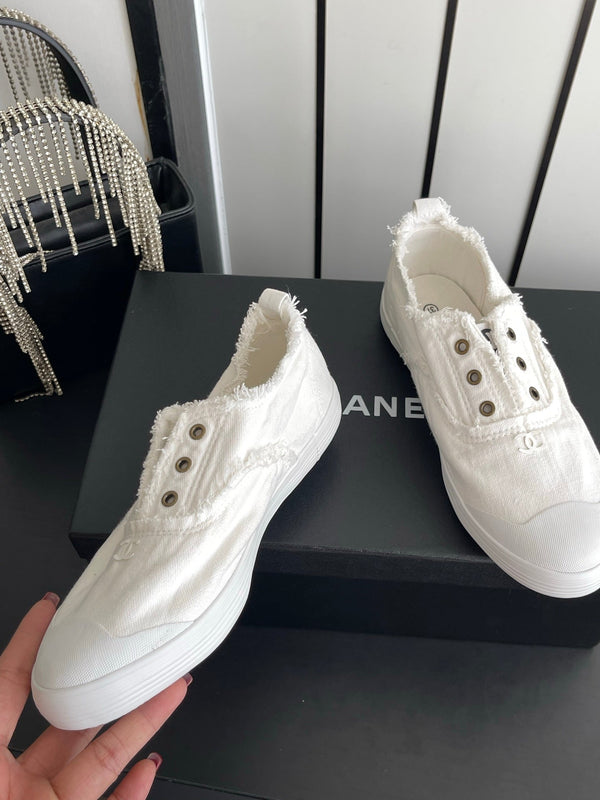 CC 26s Laceless Canvas Sneakers White Canvas 945159