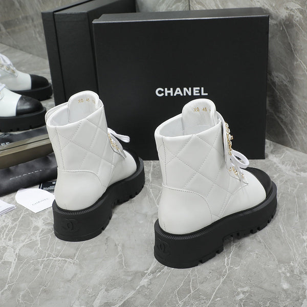 CC Interlocking Logo Combat Boots In Black White Quilted Lambskin 432655