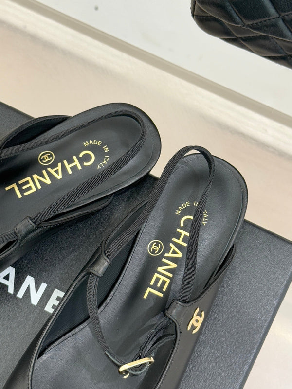 26C Two-tone Double C Flat Shoes Black Sheeskin 557688