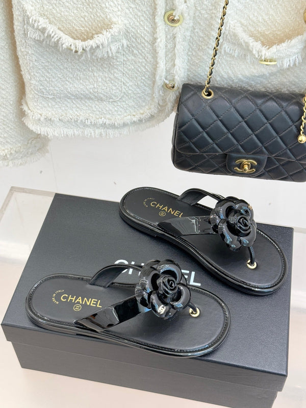 CC 26C Early Spring Camellia Slide Black Calfskin & Patent Leather