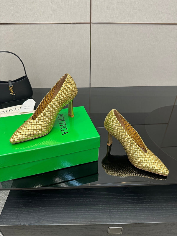 BV Sofia Pump 90mm Gold Intreccio leather 427649
