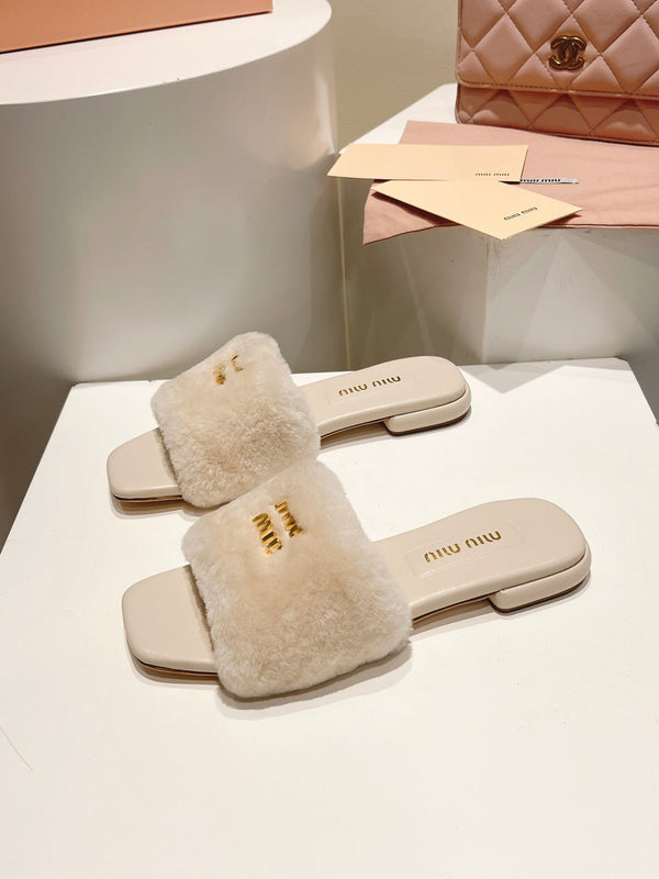 Miu Slides Light Beige Leather Fur 739562