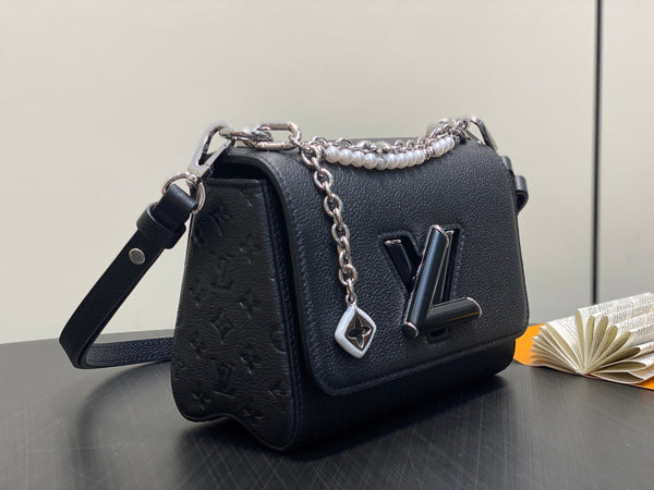 Twist MM Slim 23cm Black Calfskin