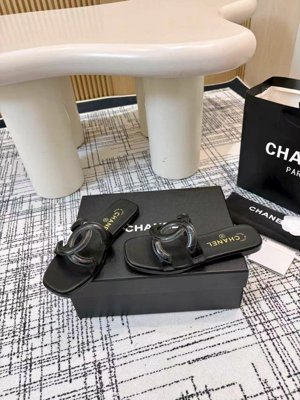 CC 26s Open-toe Sandal Black Glossy Sheepskin 681940