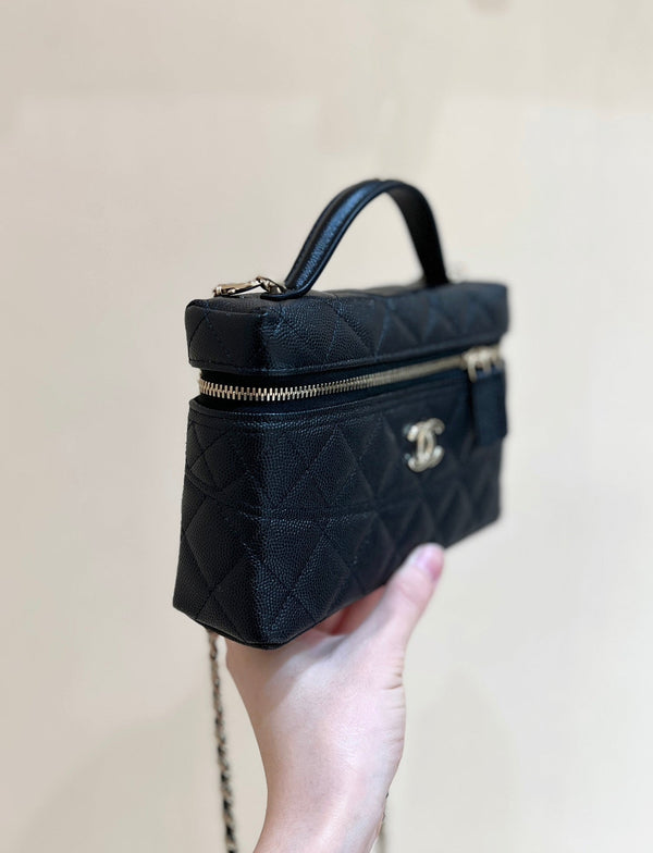 25C Vanity 19cm Top Handle Black Grained Calfskin