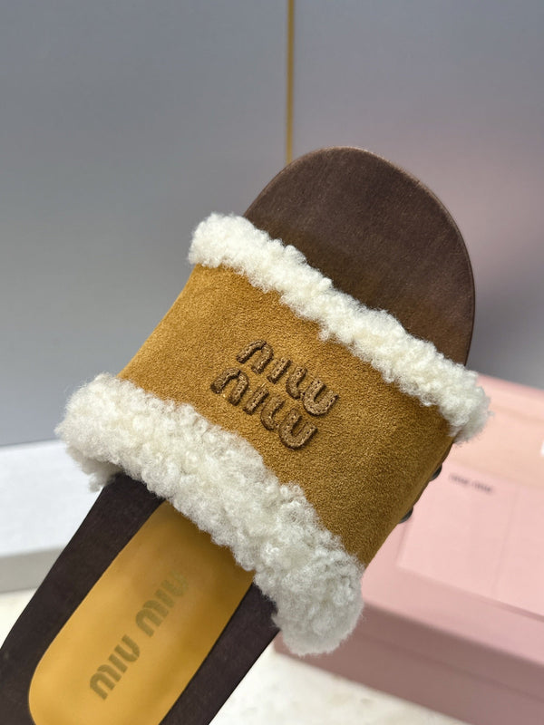 Miu Clog Sandals Yellow Suede Fur 118378