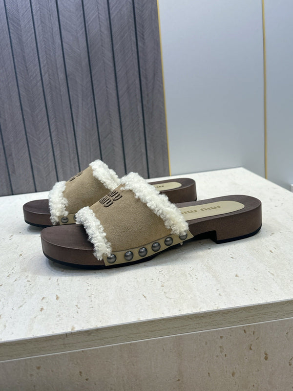 Miu Clog Sandals Beige Suede Fur 118381