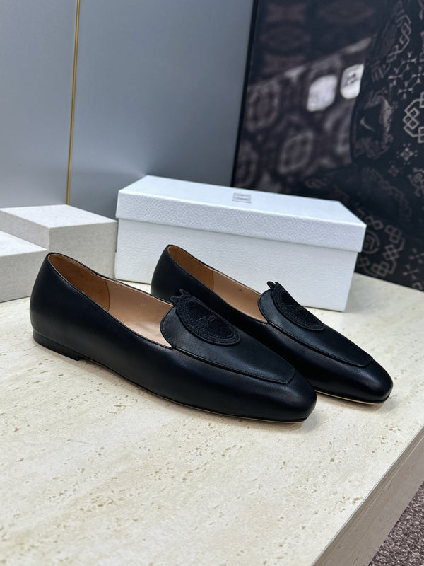 CD 26s Médaillon Loafers Black Leather 118457