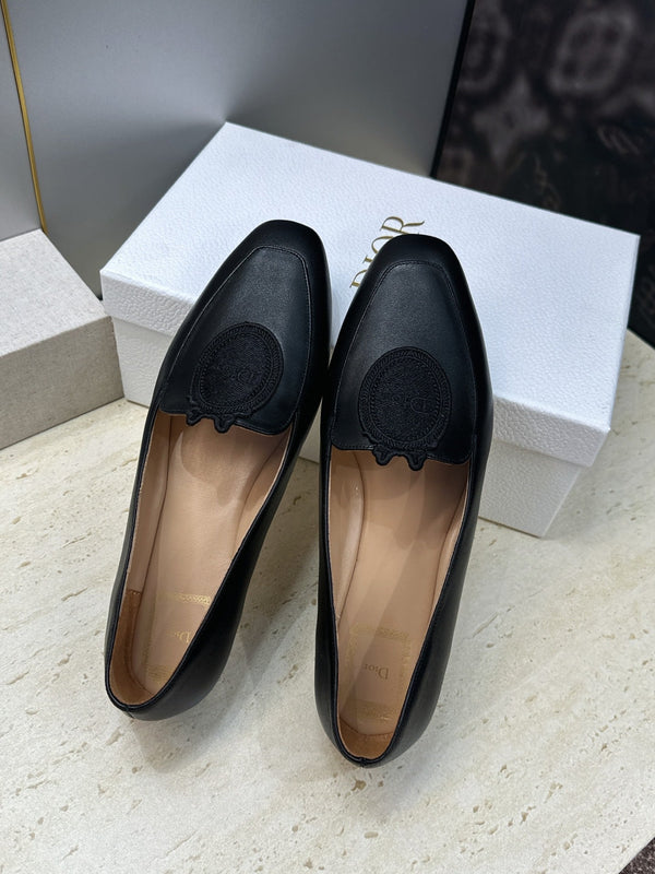 CD 26s Médaillon Loafers Black Leather 118457
