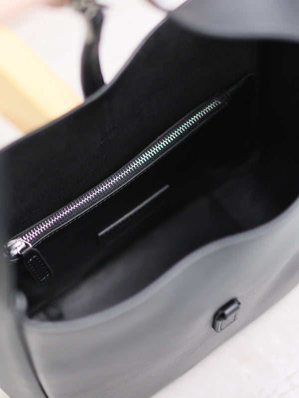 le 5a7 small 23cm black calfskin silver hardware