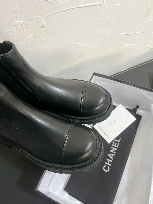 CC Chelsea Ankle Boots In Black Cowhide 949682