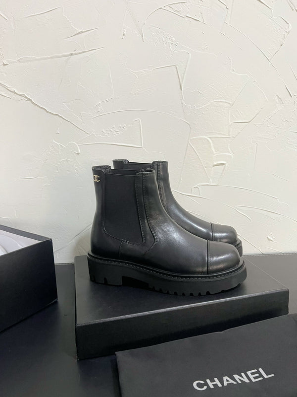 CC Chelsea Ankle Boots In Black Cowhide 949682