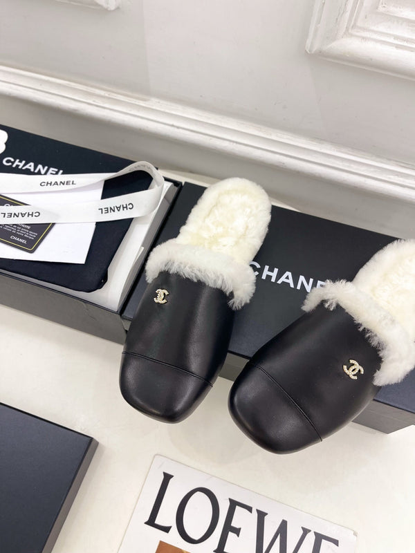 CC 25K Double C Pearl Fur Slippers Black White Calfskin Shearing 586997