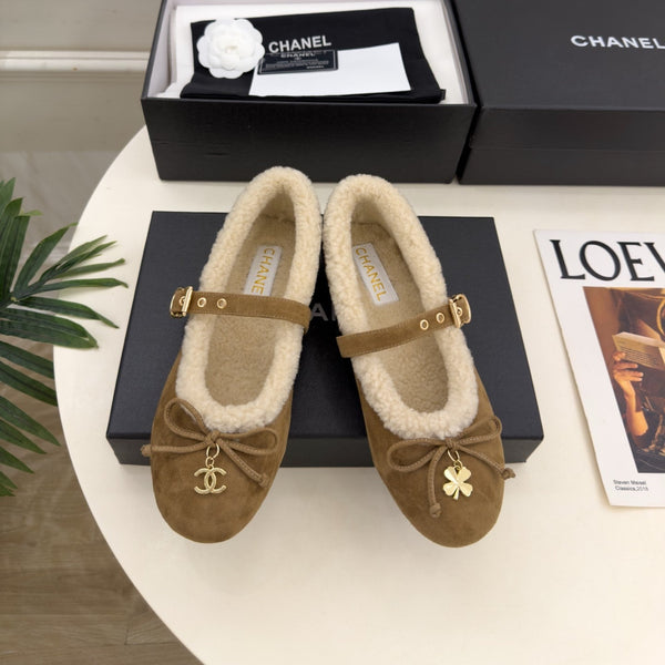CC 26s Mary Jane Tan Suede Shearling 111930