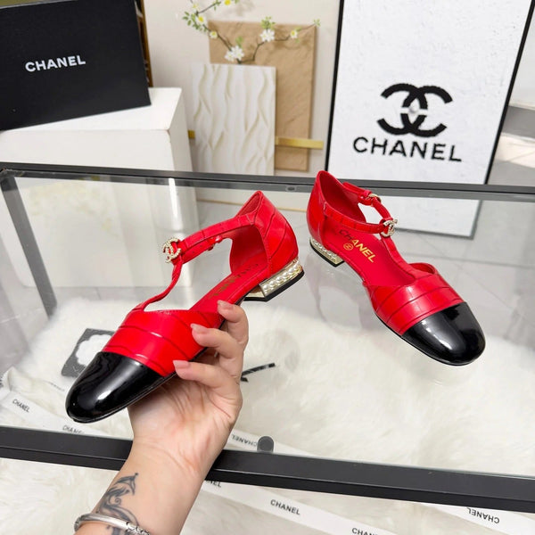 CC 26s Flat Sandals Red Black Cowhide Patent Leather 183574