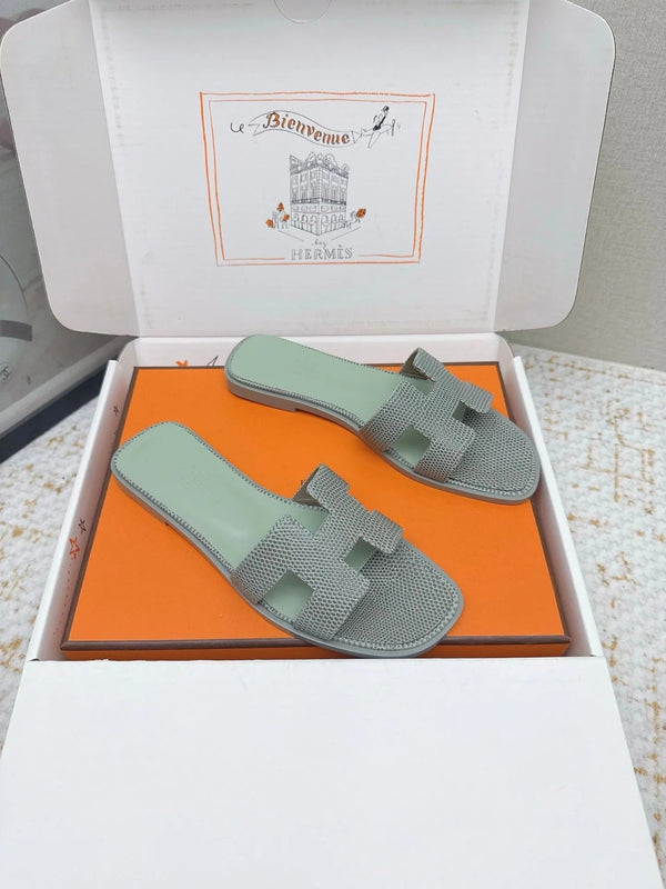 HM 26ss Oran Sandals Gray Green Cowhide 625047