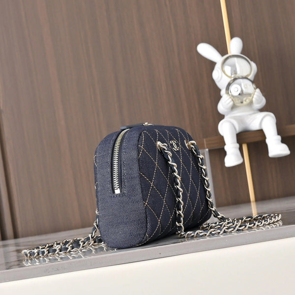 CC 2026 Chain Clutch Bag 19.5cm Blue Denim Leather 140656