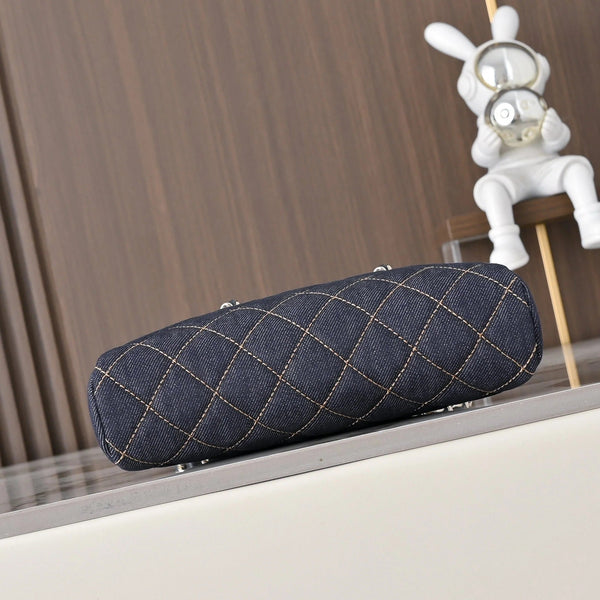 CC 2026 Chain Clutch Bag 19.5cm Blue Denim Leather 140656