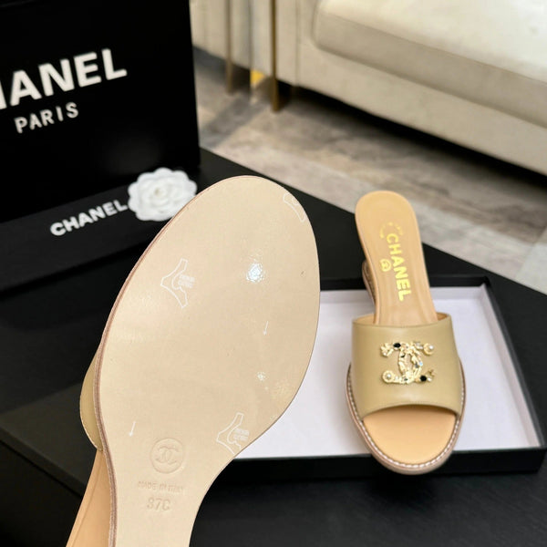 CC 2026 Wedge Sandals 65 Beige Lambskin Gold Black Logo 667765