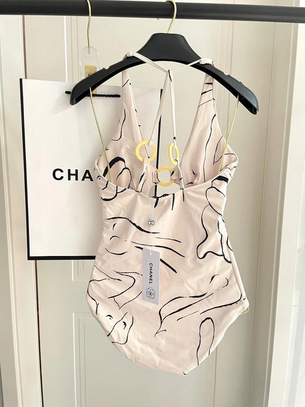 CC BIKINI SWIMSUIT SET IN CREAMY WHITE MIXED WITH CURVED BLACK DETAIL 608919
