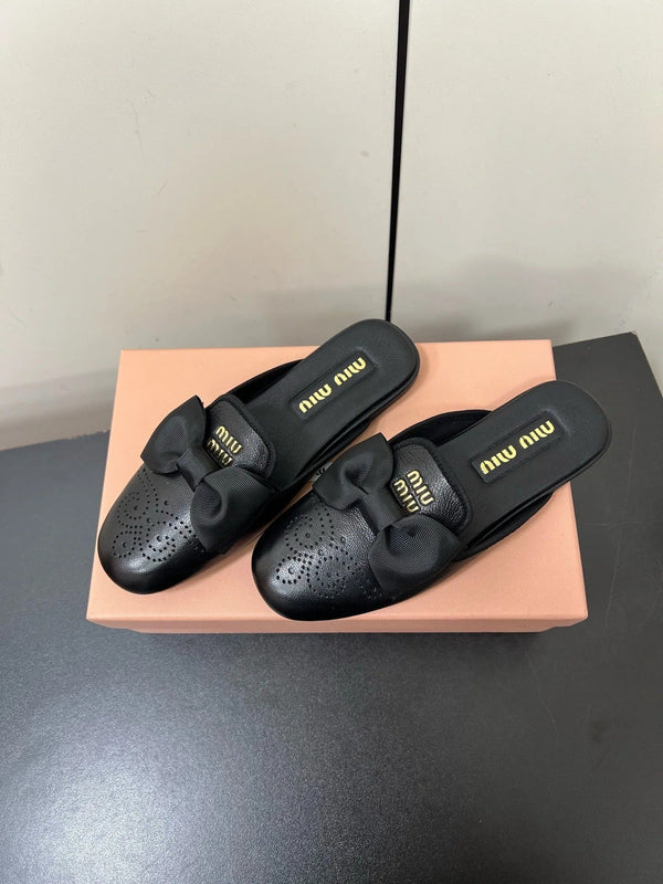 BOW MULES IN BLACK SHEEPSKIN