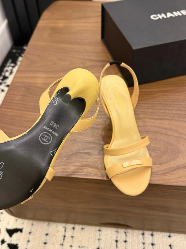 CC 26s Sandals 80 Beige Sheepskin 183529