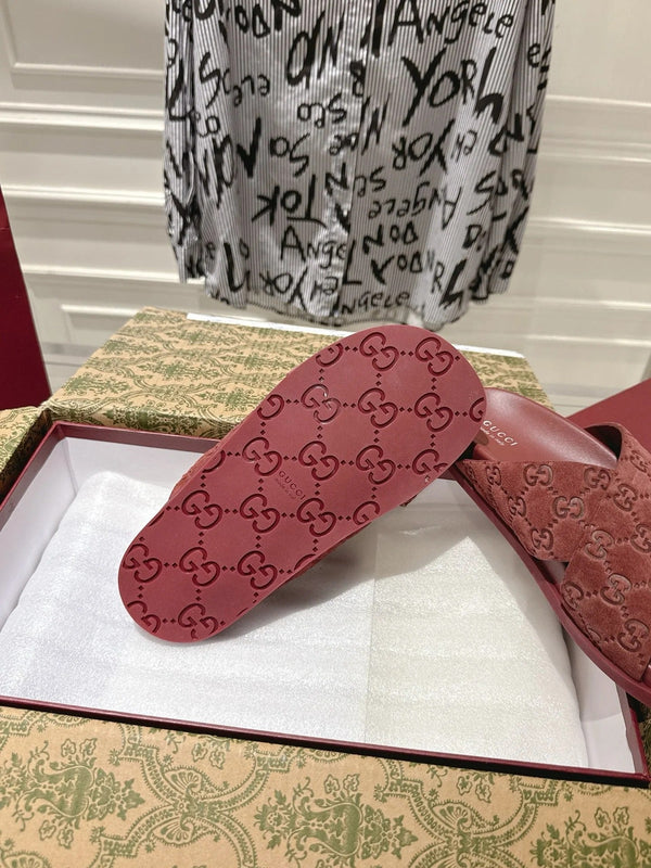 GG SLIDES IN RED SUEDE WITH EMBOSSED LOGO STYLE 9