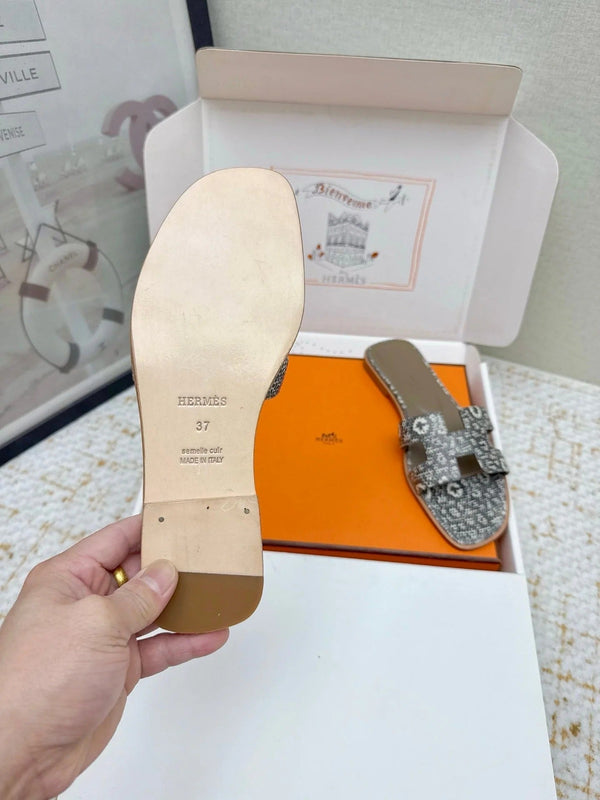 HM 26ss Oran Sandals Taupe Gray White Cowhide 625037