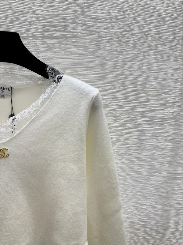 CC 26 Long-sleeved Top With Lace Neckline and Cuffs Wool 652456