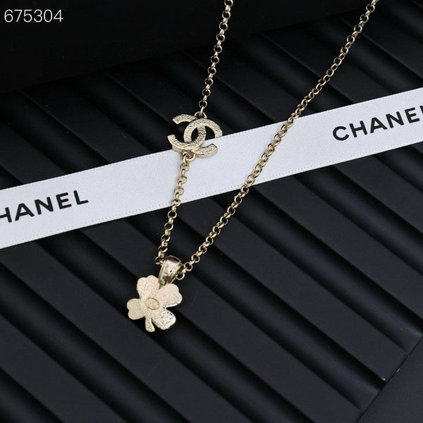 PENDANT NECKLACE FULL DIAMOND FOUR-LEAF CLOVER DOUBLE C IN GOLD