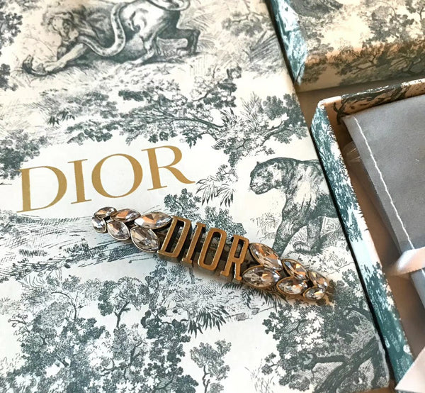 CD Brooch 01