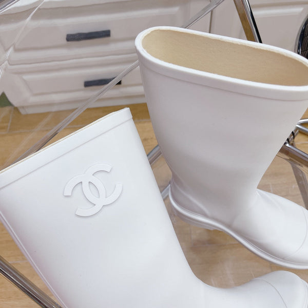 Chanel 26 Vintage Rain Boots White Sheepskin 476068