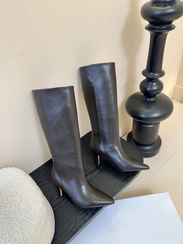 Maison Margiela Pointed Toe Riding High Boots Brown in Cowhide 580446