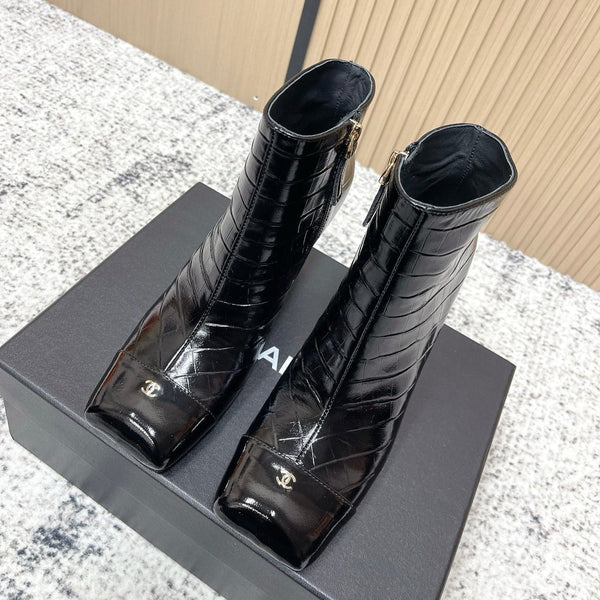 CHANEL Fall/Winter Chelsea Black Short Boots in Cowhide 591404