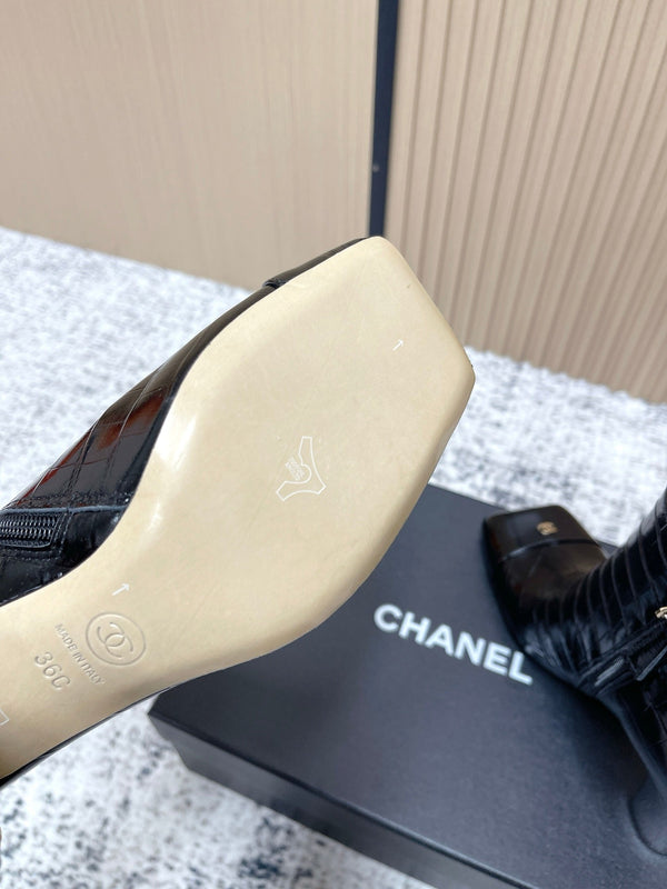 CHANEL Fall/Winter Chelsea Black Short Boots in Cowhide 591404
