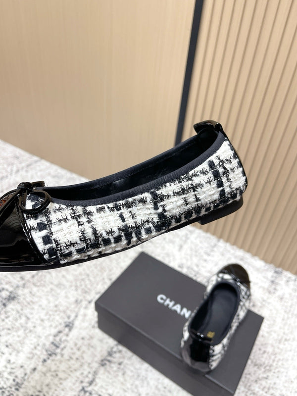 Chanel 26SS Ballet Flats Shoes Black White in Lambskin with Fabric 591395