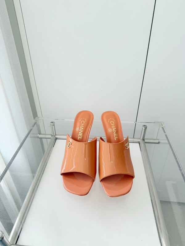 Chanel 26 Sandal 90 Orange in Patent Leather 597369