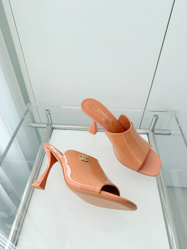 Chanel 26 Sandal 90 Orange in Patent Leather 597369