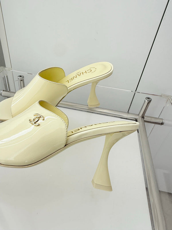 Chanel 26 Sandal 90 Lemon Yellow in Patent Leather 597368