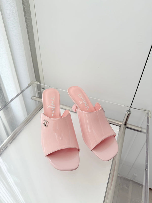 Chanel 26 Sandal 70 Pink in Patent Leather 597363
