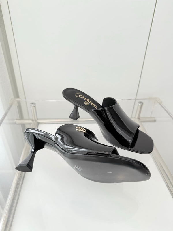 Chanel 26 Sandal 70 Black in Patent Leather 597361