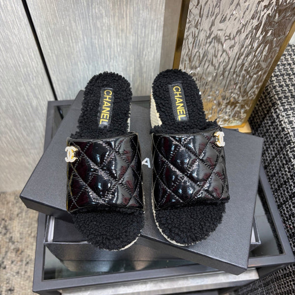 Chane 26 Platform Slippers Black in Patent Leather with Wool 602465