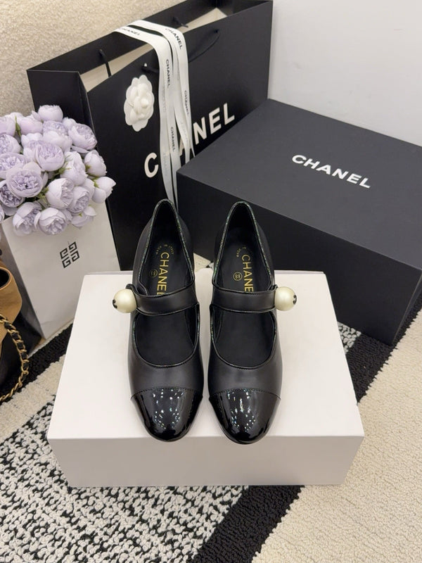 CC Pearl Heel with Rhinstone Clasp Mary Janes Black Cowhide 602353