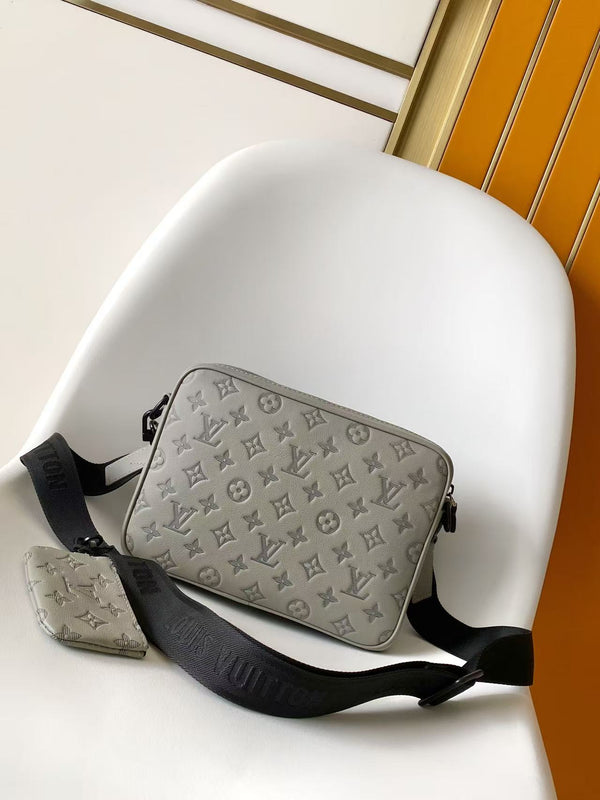 TRIO MESSENGER 25 IN GRAY MONOGRAM SHADOW CALFSKIN