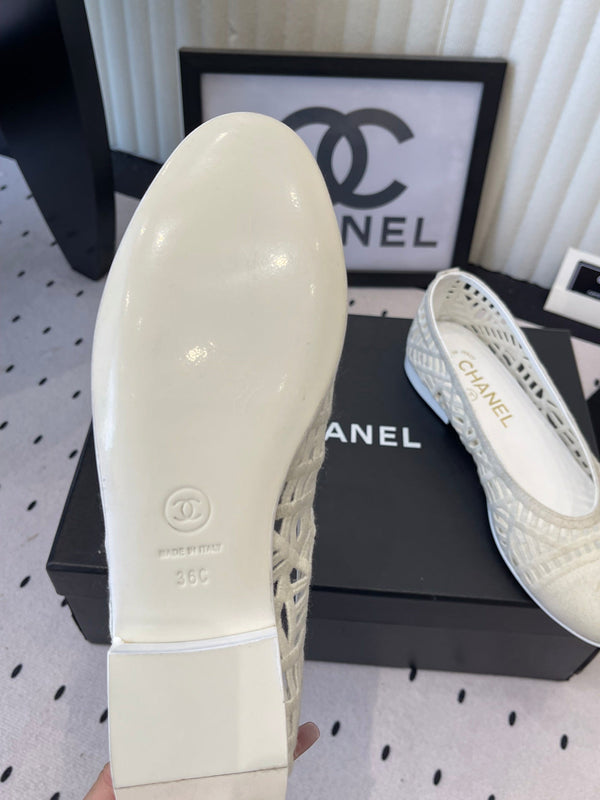 Chanel Ballet Flats White in Woven Raffia 611582