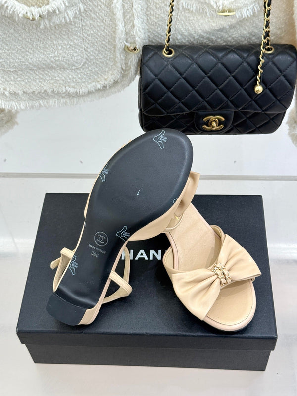 Chanel 26C Chain Bow Chunky Heel Sandals Beige in Cowhide 615991