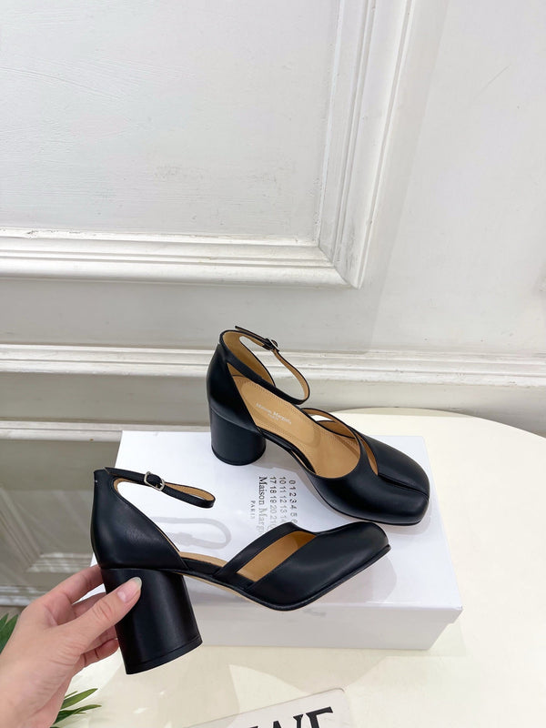 MM6 Tabi 26 Split-Toe Open-Heeled 75 Sandals Black in Cowhide 631902