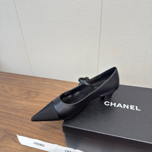 Chanel 26 Pointed-Toe Low Heel 25 Mary Janes Black in Cowhide Fabric 632188